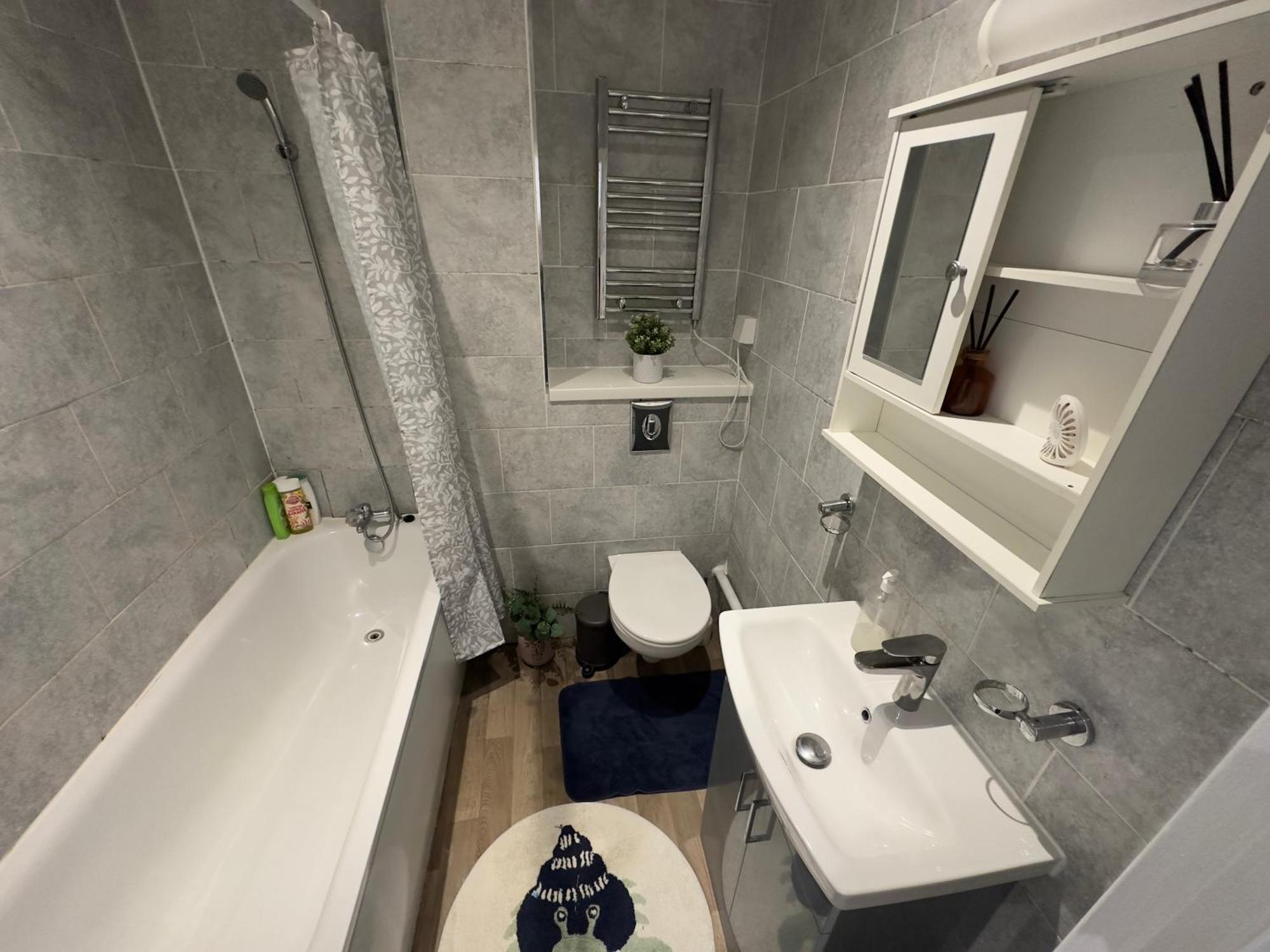 Euston Apartment *