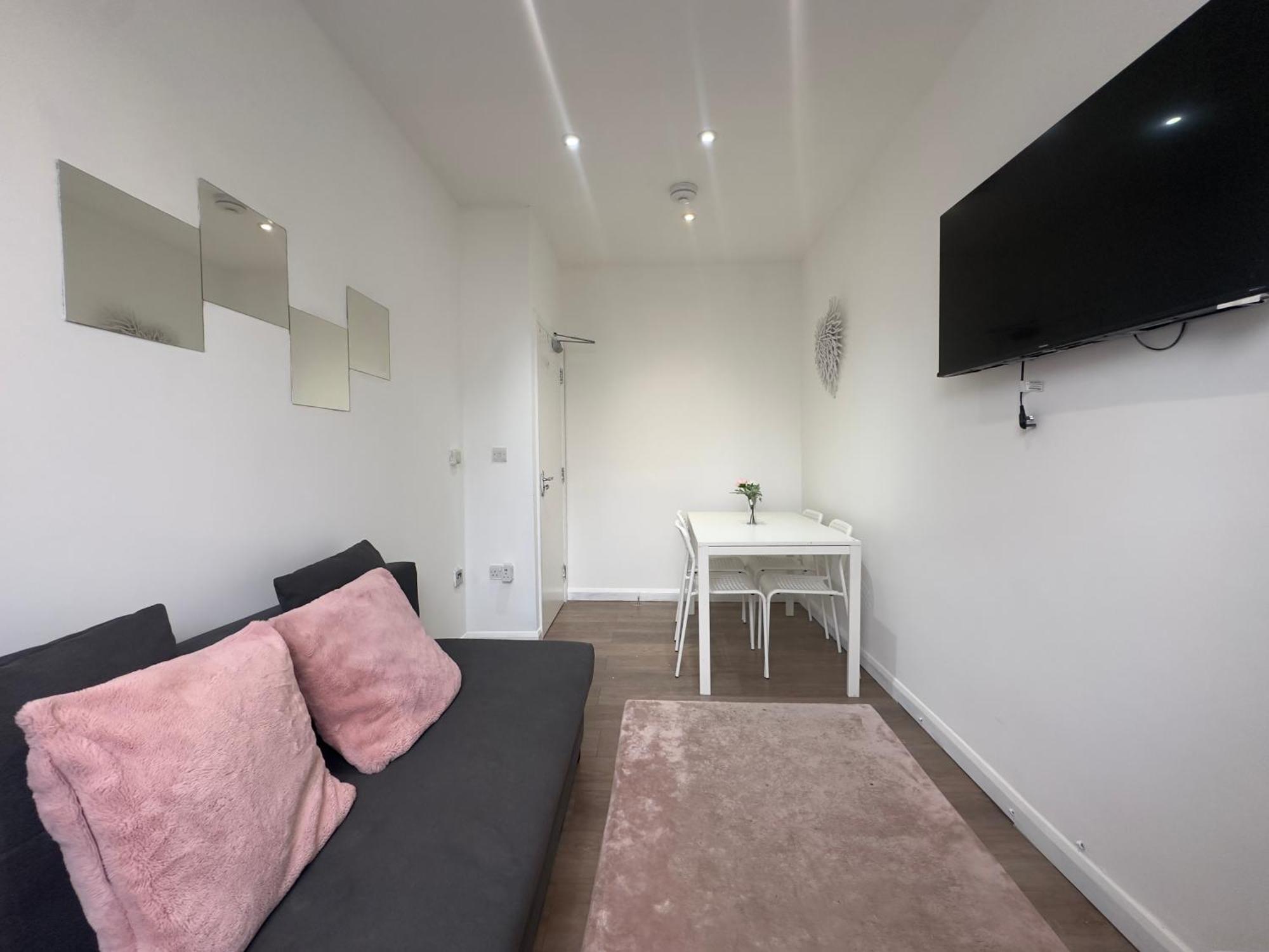 Euston Apartment *